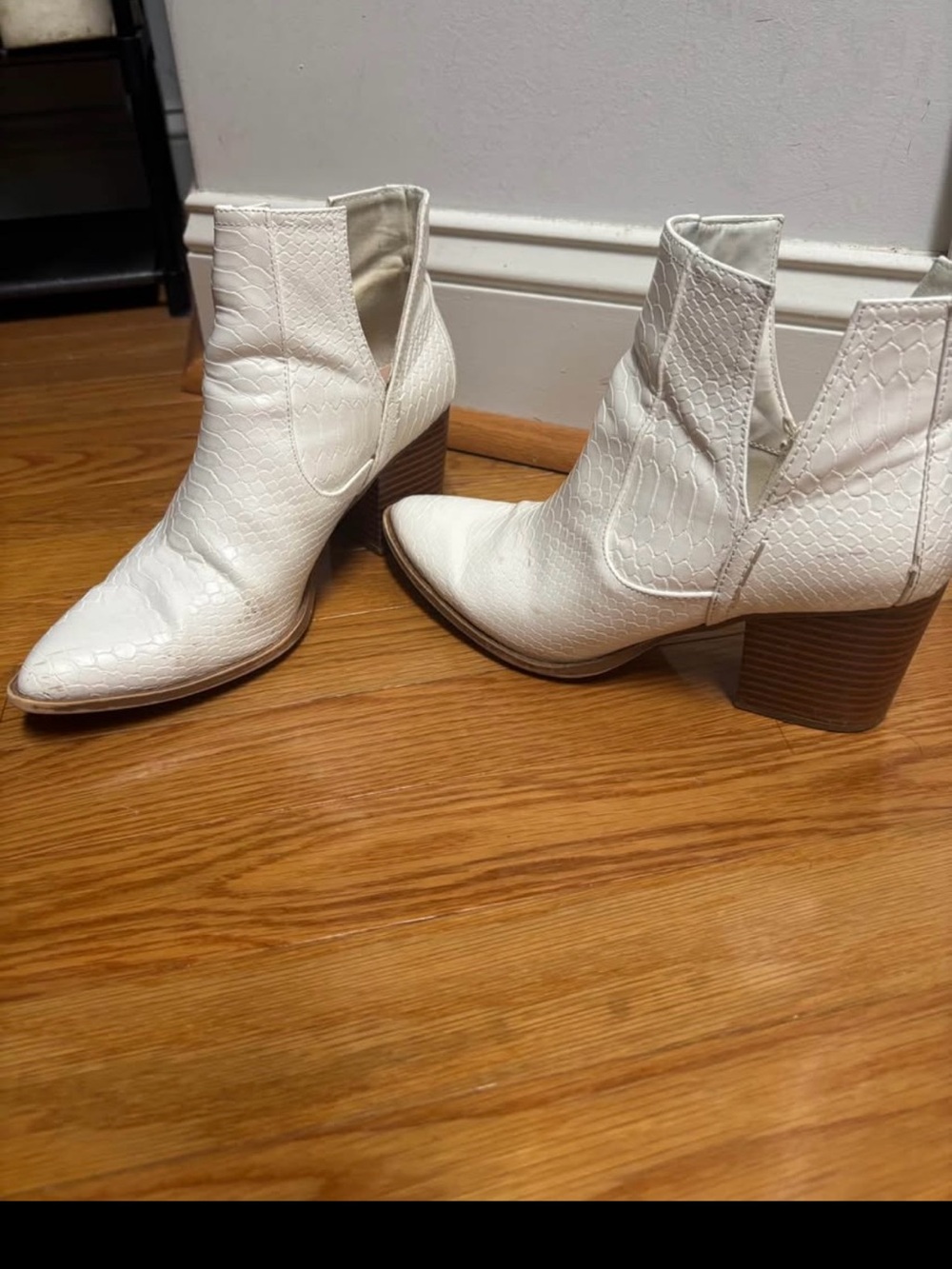 White Textured Pointed Ankle Boots - Women's Fashion Booties